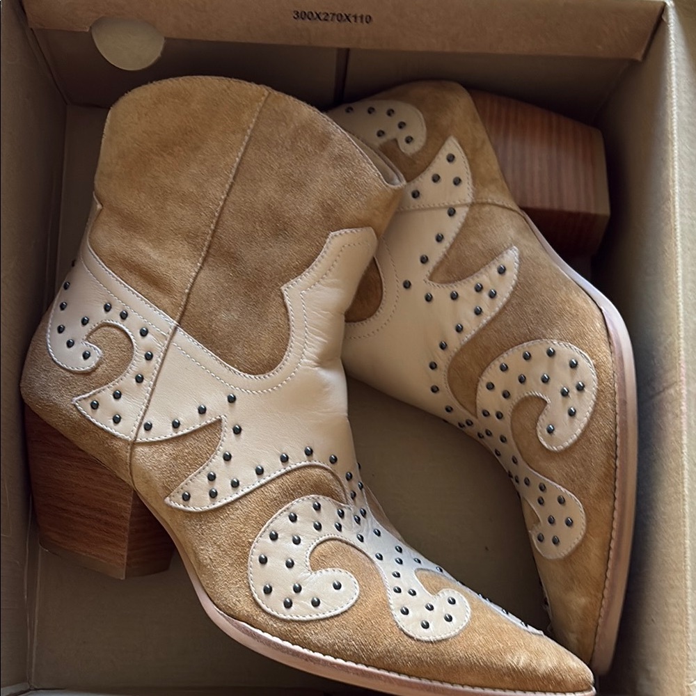Matisse Would Be western studded boots